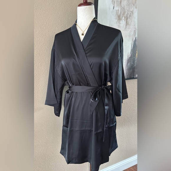 Black kimono robe wrap style dress - Picture 4 of 9
